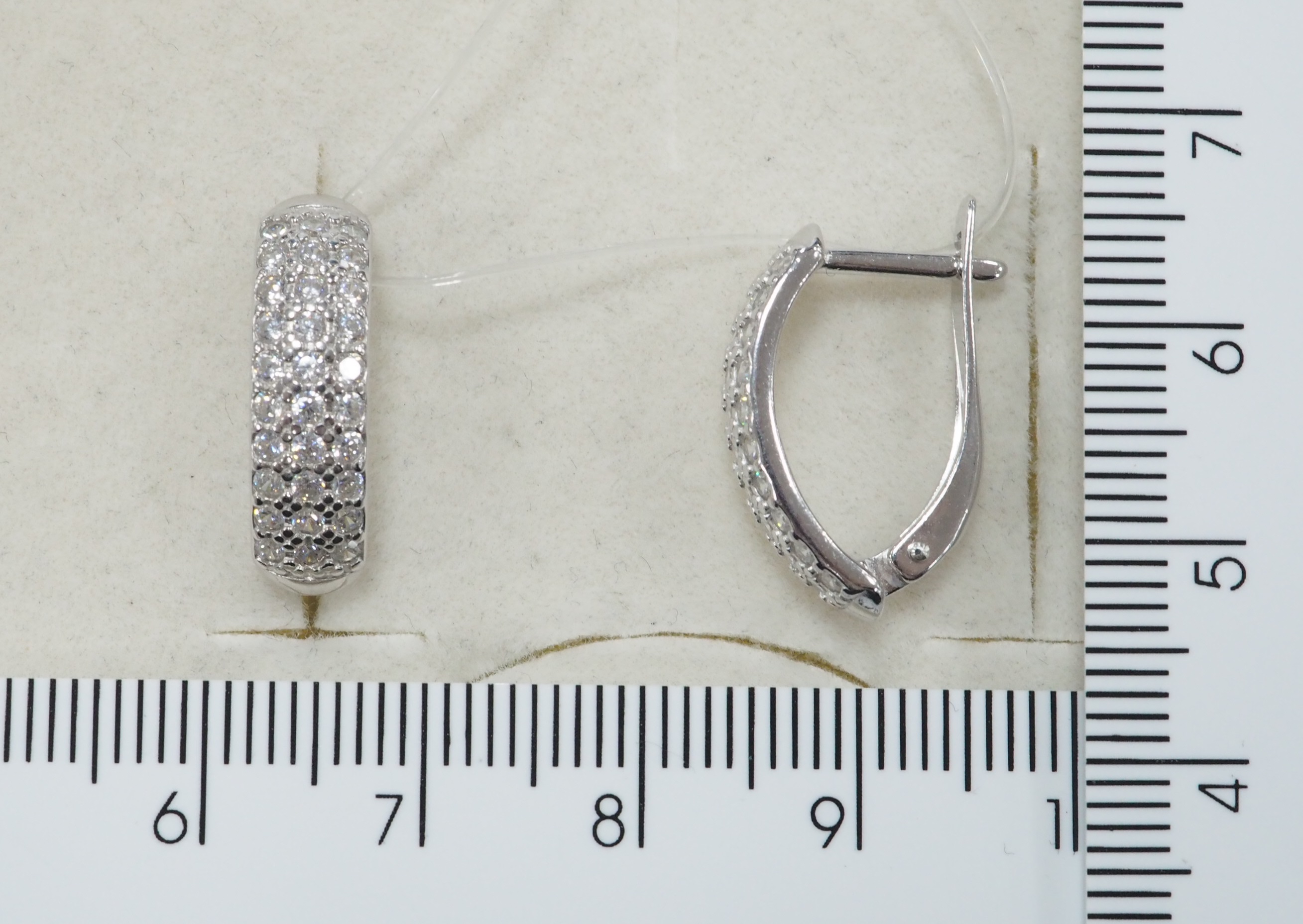 Серебряные серьги 925 пробы; вставки 60 Фианит бесцв.;